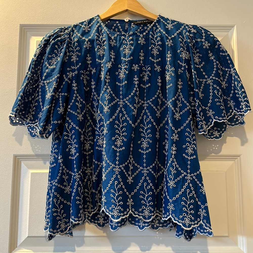ZARA woman size small blue cotton swing blouse white eyelet detail short sleeves